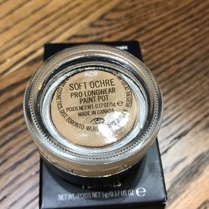 MAC Pro Longwear Paint Pot Soft Ochre